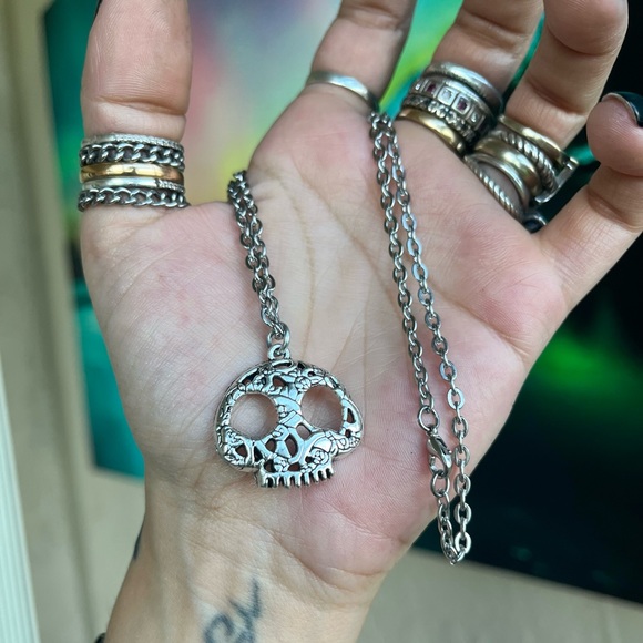 skull set earrings & necklace goth halloween silver plated & stainless steel - Picture 9 of 12